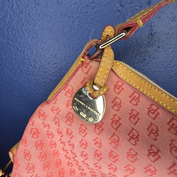 Signature fabric large red Dooney and Bourke shoulder bag! - Picture 3 of 6